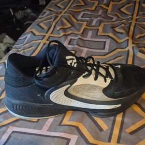 Nike Black and White Men's Athletic Shoes
